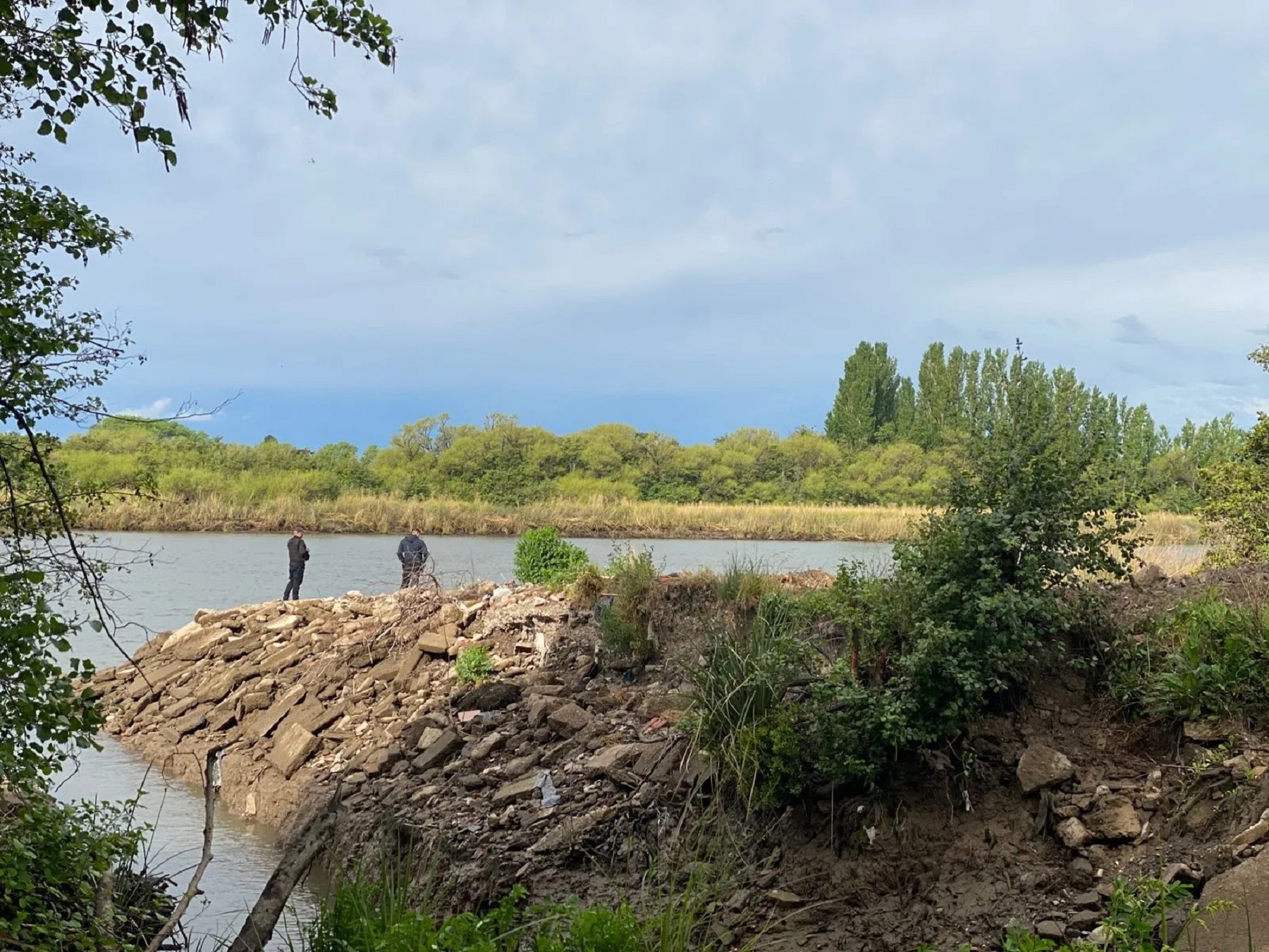 Encontraron el cuerpo de la joven en el río Negro. Foto: gentileza. 