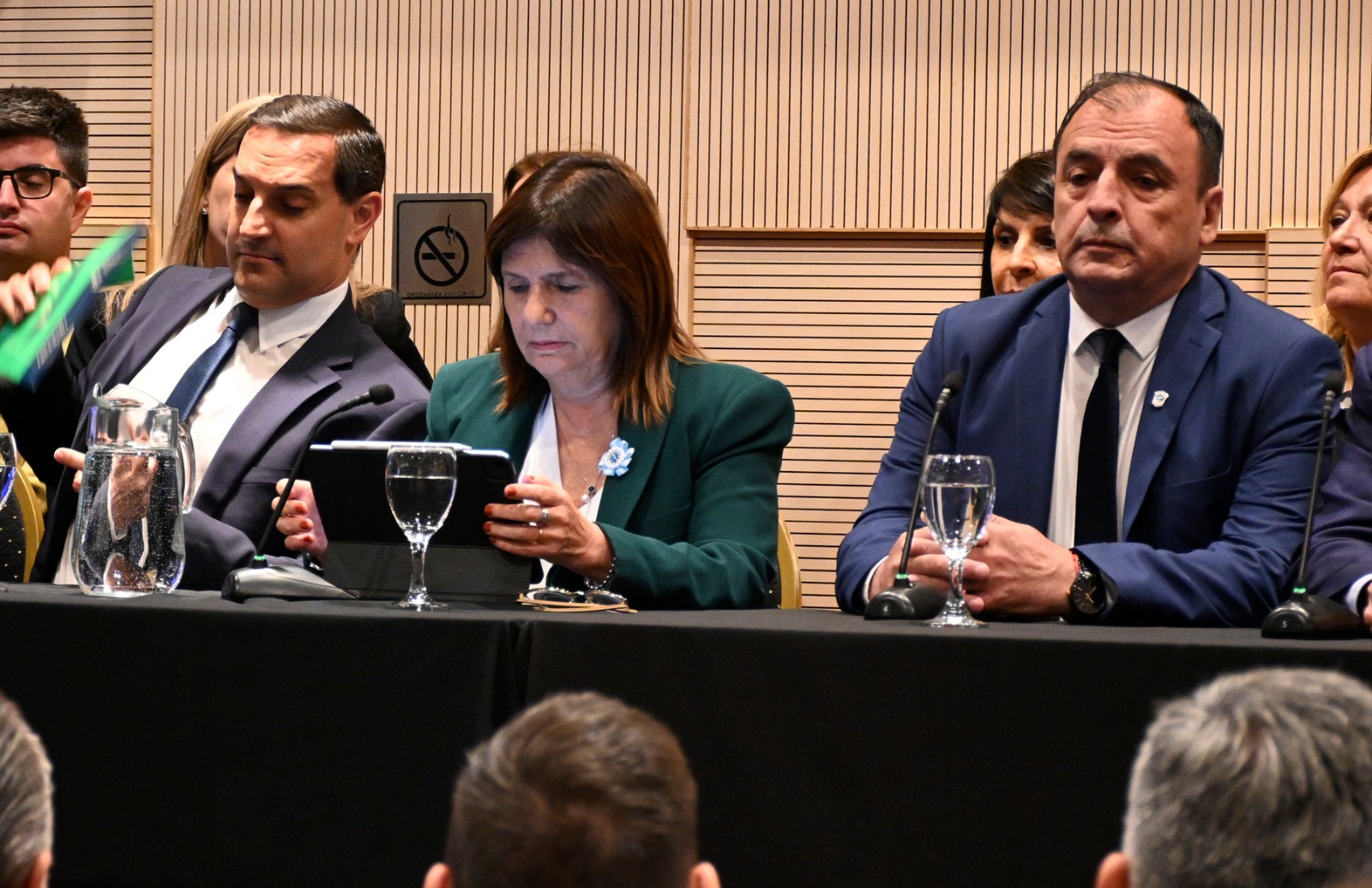 El ministro de Seguridad de Río Negro, Daniel Jara (der de Bullrich) realizó anuncios para Río Negro. Foto: Chino Leiva