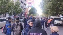 Imagen de Levantaron el corte en el centro de Neuquén: organizaciones sociales se reúnen con Gobierno este martes