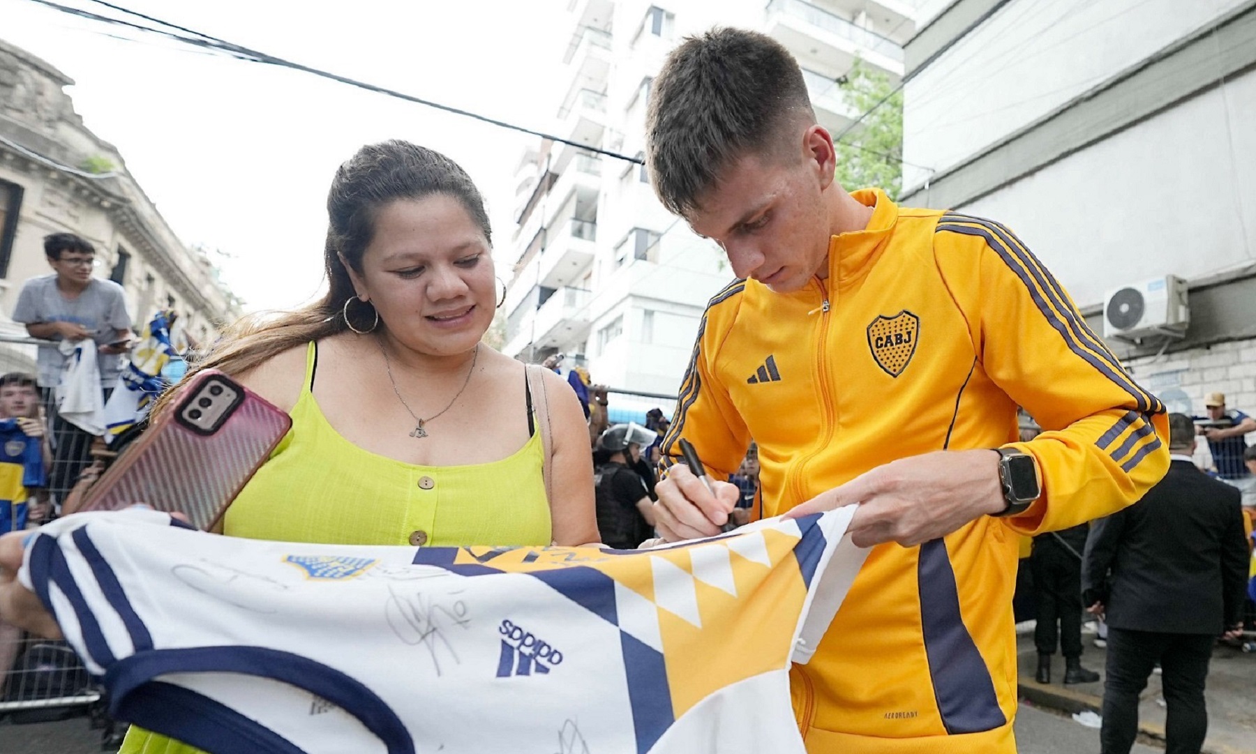 Boca ya está en Rosario de cara al cruce con Gimnasia. Foto: @BocaJrsOficial.