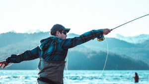 Temporada de pesca en el Correntoso, el río más corto del mundo: «Las aperturas siempre son buenos momentos»