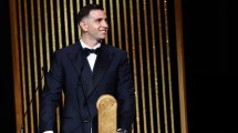 Imagen de Balón de Oro: Dibu Martínez fue elegido el mejor arquero del mundo y Lautaro Martínez se metió al Top 10