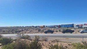 Video | Corte en Ruta 6 cerca de Roca: bloquean el paso a camiones con arena por tiempo indeterminado