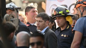 Derrumbe del hotel Dubrovnik: Kicillof viajó a Villa Gesell para supervisar el operativo de rescate