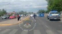 Imagen de Murió una mujer atropellada sobre la Ruta 22 en Neuquén: investigan si una camioneta pasó en rojo