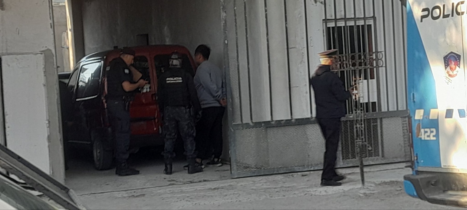 Hallaron la camioneta y los supuestos responsables del intento de secuestro en Neuquén. (@juanberon4)