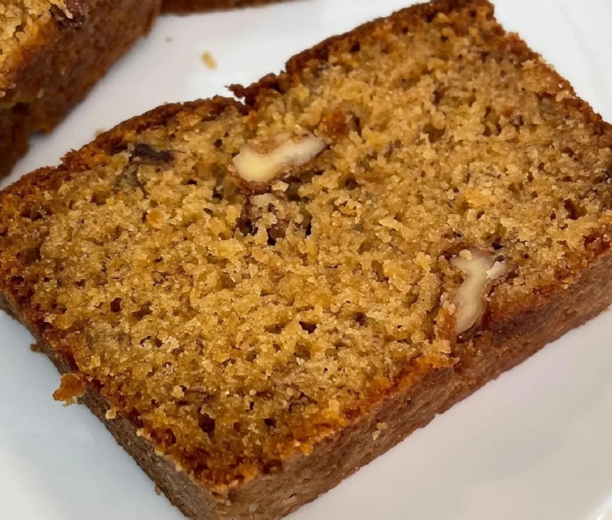 Cómo hacer un rico budín húmedo de banana y dulce de leche