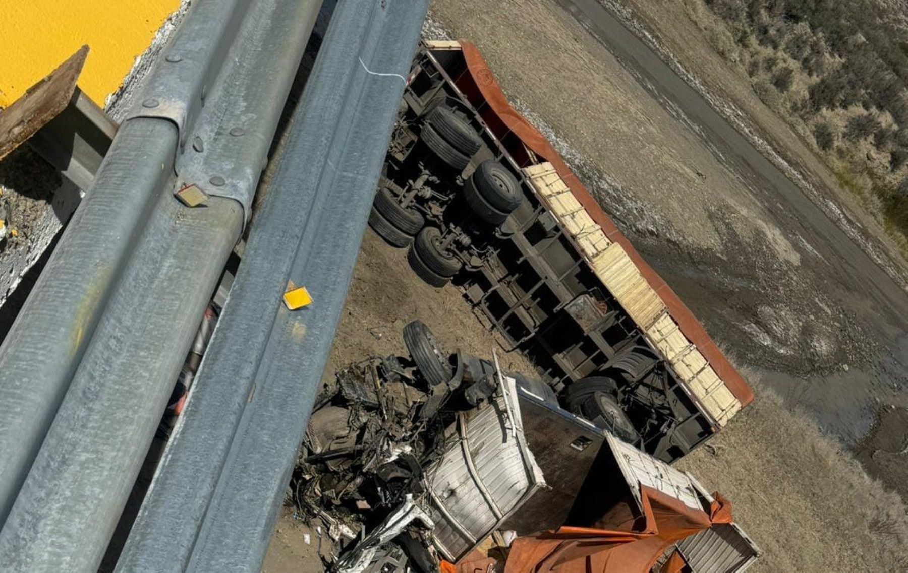 Un camionero de La pampa está internado en Neuquén tras un vuelco sobre Ruta 40. Foto: Gentileza