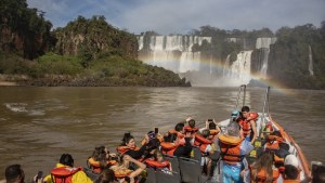 Misiones cobrará en dólares una tasa a los turistas extranjeros este verano 2025: cuál será el costo