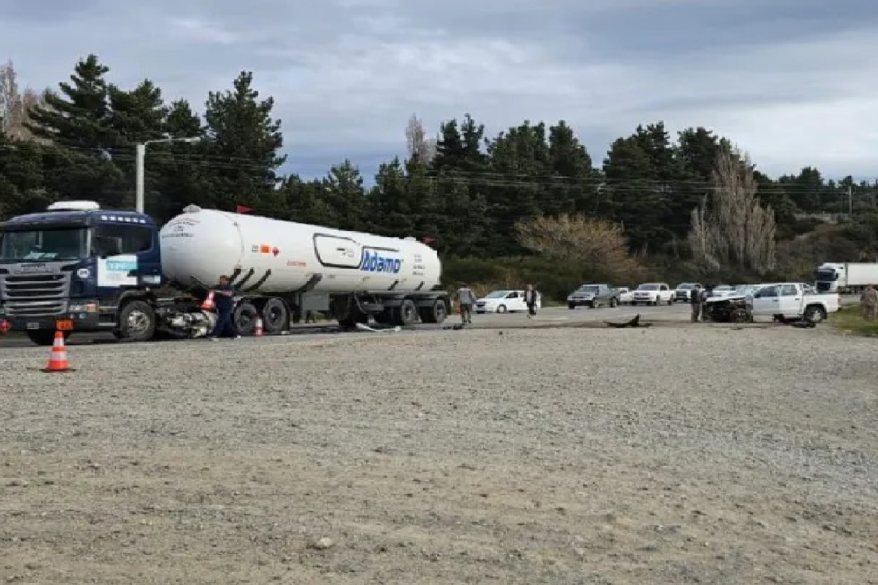 Choque sobre Ruta 40 en el ingreso a Bariloche. (Foto: gentileza ANBariloche)