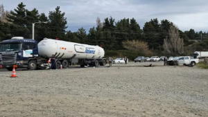 Choque frontal sobre Ruta 40 en el ingreso a Bariloche: tres personas fueron derivadas al hospital