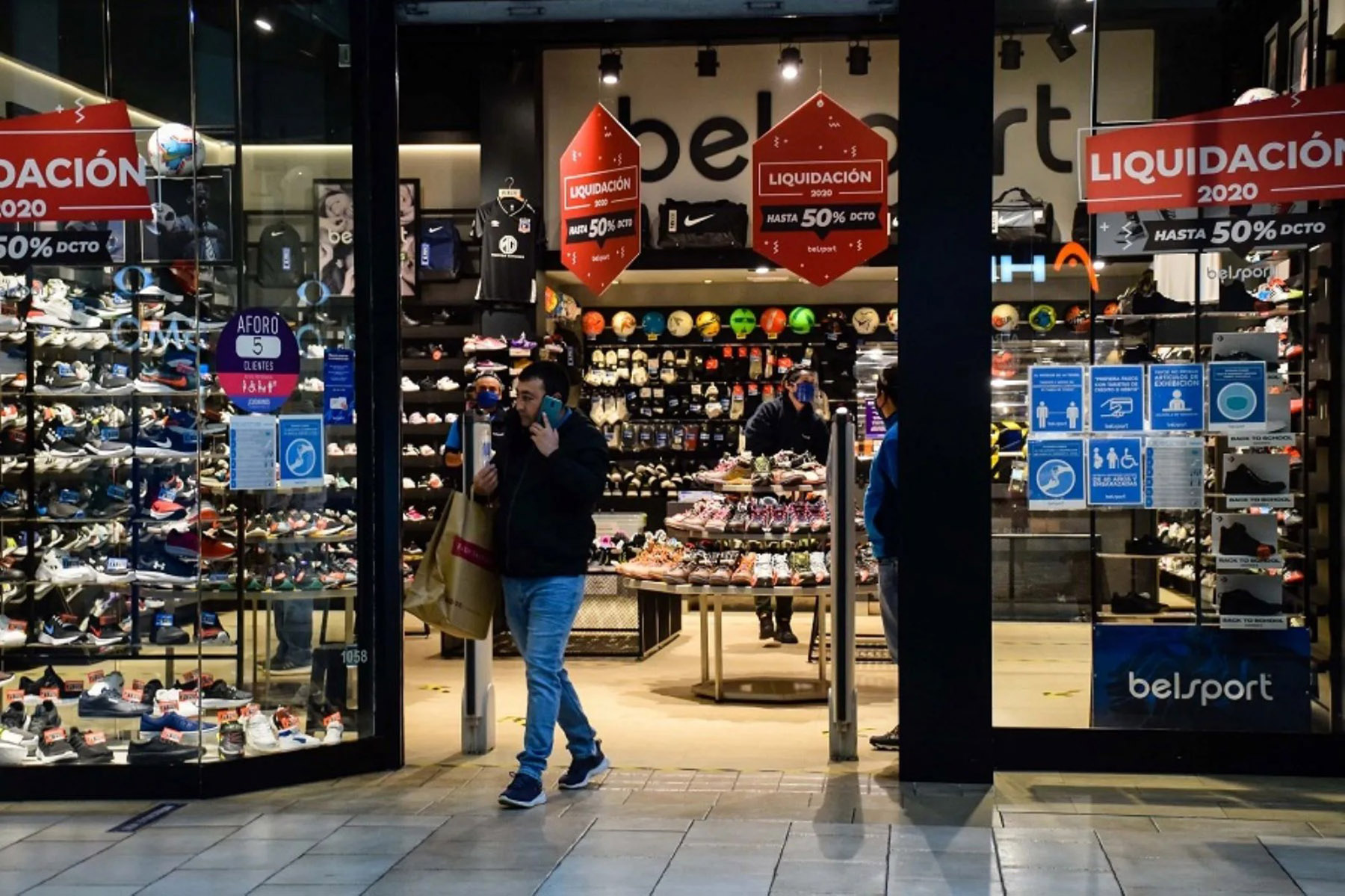 Comprar más barato en Chile sigue siendo una opción para los argentinos. Foto archivo. 