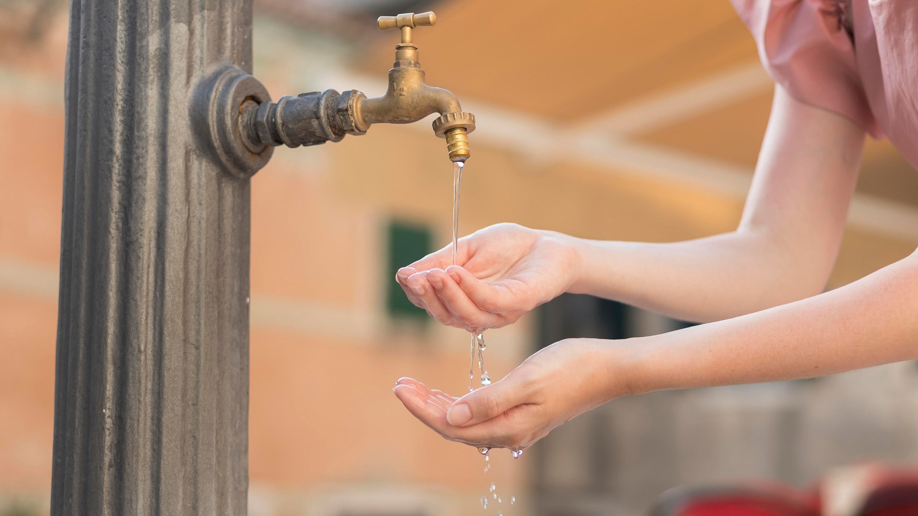 Corte de agua en Roca