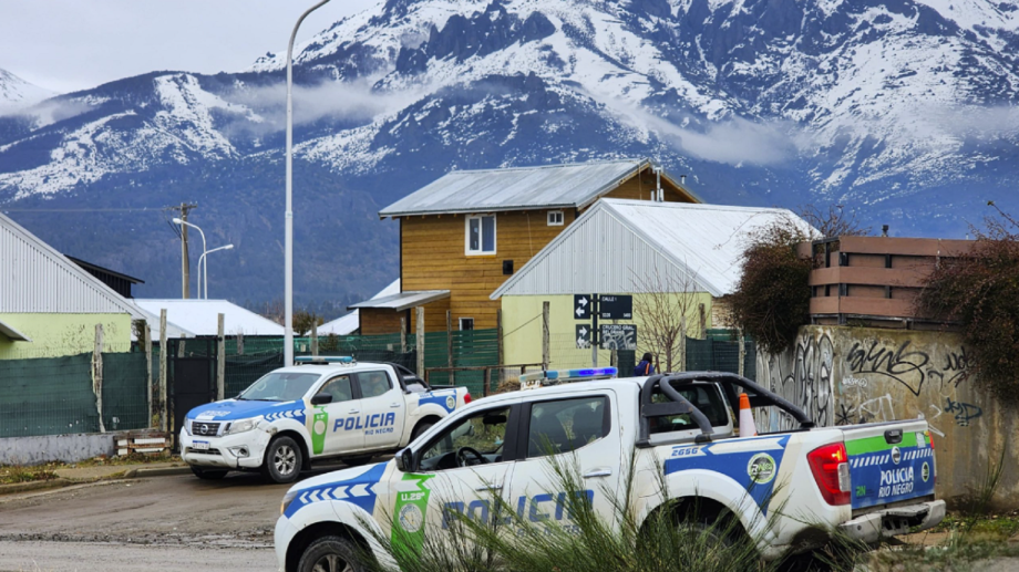 Hubo varios allanamientos en las últimas horas por el homicidio de Tecas Vera, en el barrio 2 de abril de Bariloche. (foto de archivo) 