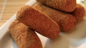 Cómo hacer unas ricas croquetas de carne y queso en pocos minutos