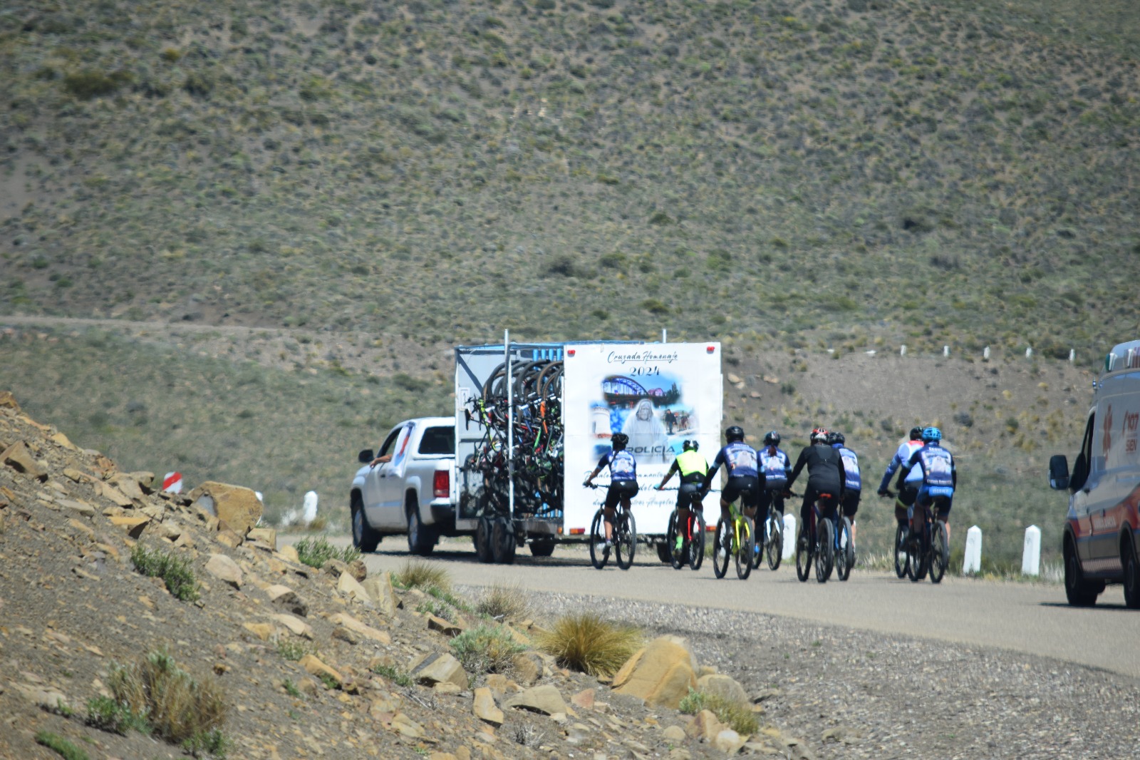 La cruzada en honor a los policías caídos llegó a Aluminé. (Foto: Prensa Policía de Neuquén).