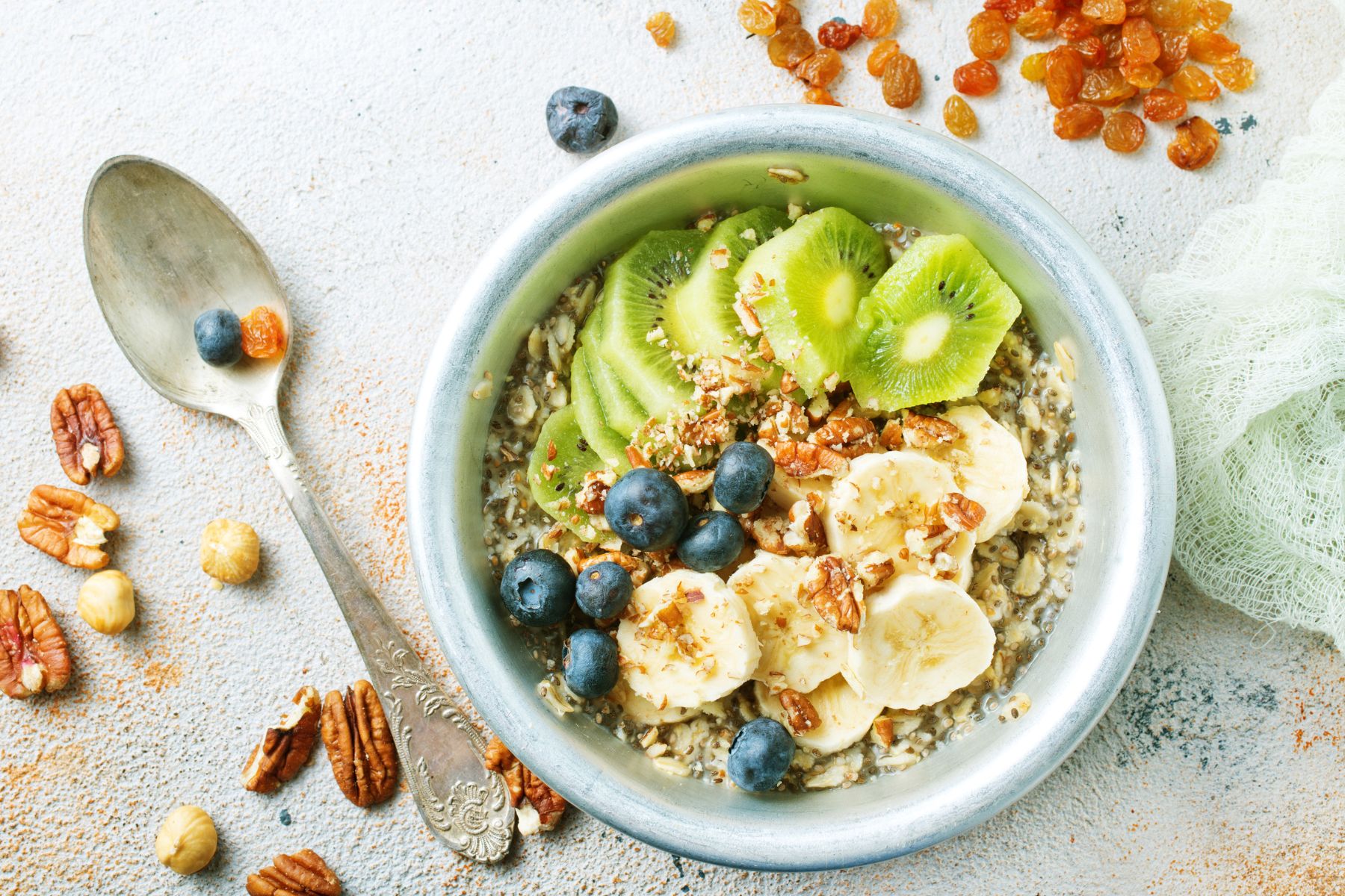 Comenzar el día con una comida equilibrada ayuda a prevenir excesos en las comidas posteriores.