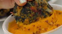 Imagen de Buñuelitos de espinaca + dip de zanahoria: una receta saludable