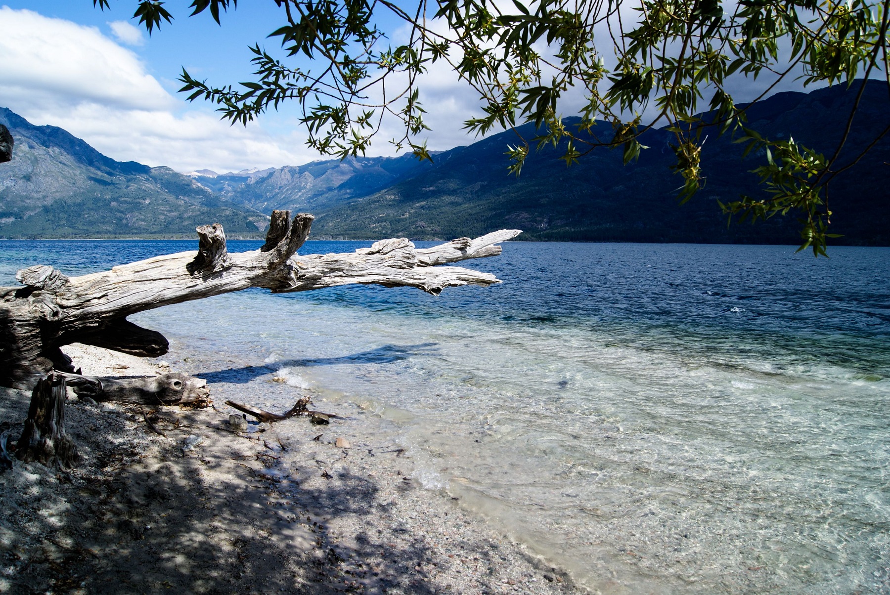 El lago Epuyén es un destino imperdible en Chubut. Foto archivo. 