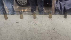 Con un arma de guerra y cocaína circulaban en un auto por el oeste de Neuquén