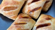 Imagen de La receta perfecta para acompañar el mate: cómo hacer facturitas exprés con tapas de empanadas 