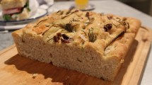 Imagen de Cómo hacer una focaccia con peras y queso azul, ideal para principiantes