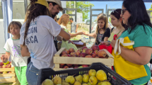 Imagen de Furor por el frutazo de la Universidad del Comahue en Neuquén: se vendió todo y preparan otra fecha