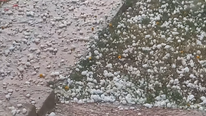 Video | El granizo ya cae en Río Negro: así azotó a Valcheta este miércoles