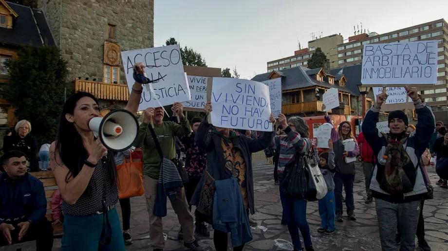 Los inquilinos han realizado varias protestas y movilizaciones por la dificultad para acceder a la vivienda. (archivo)