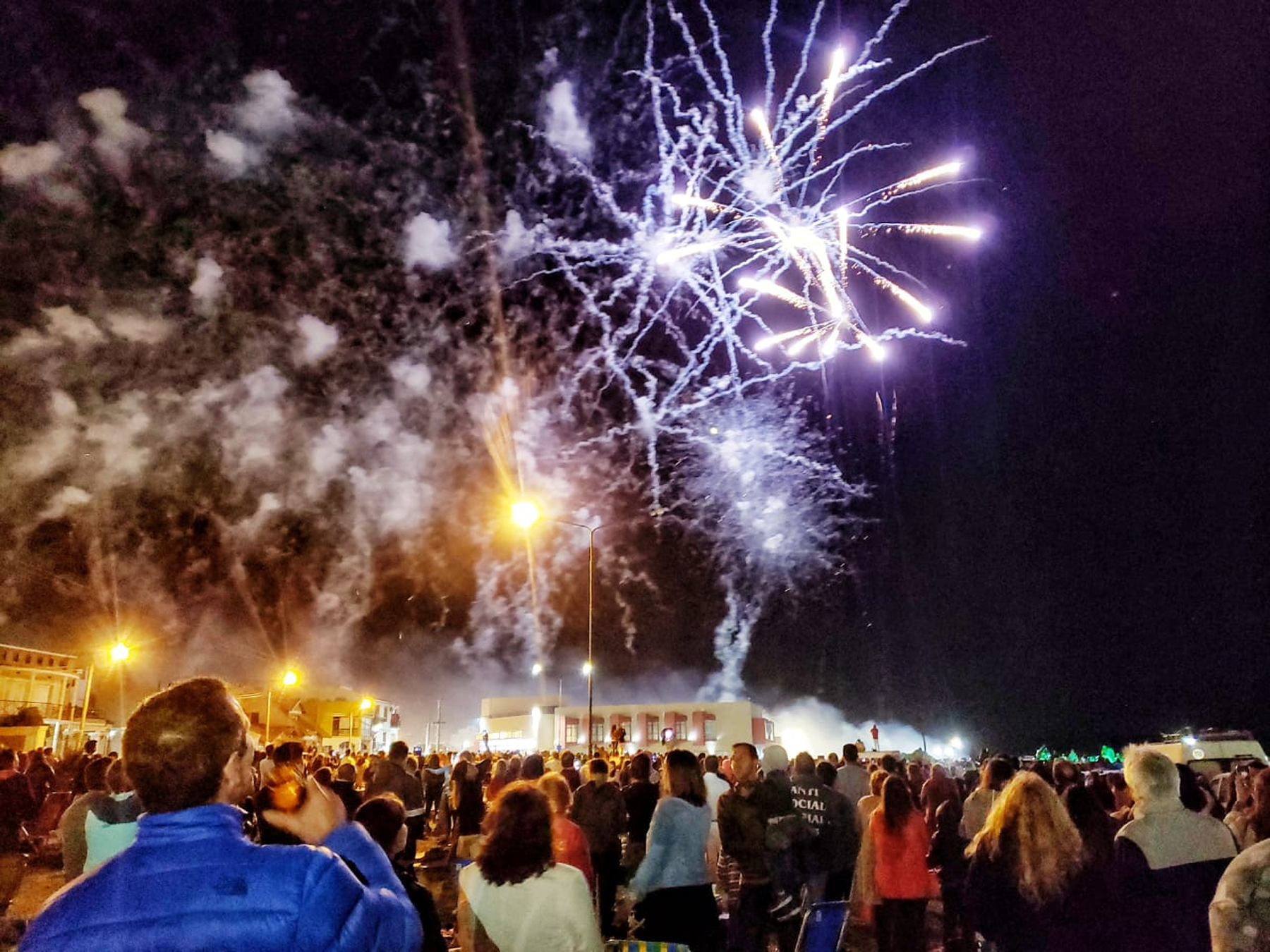 Los fuegos artificiales eran un clásico para despedir el año en Las Grutas. Está prohibido su estruendo, y planean hacer un show inclusivo