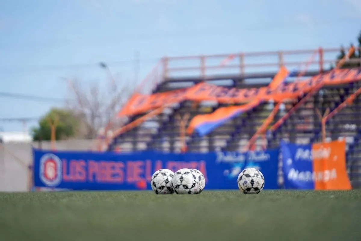 Deportivo Roca negó llamadas a niños del club.