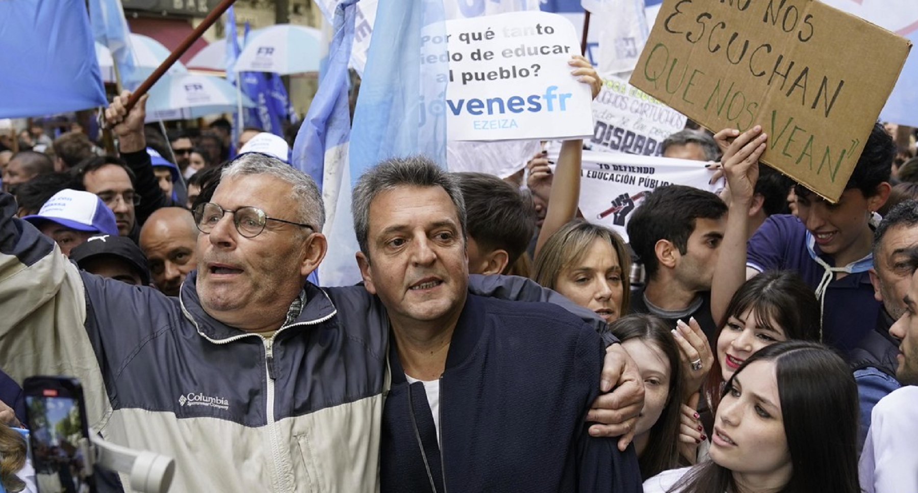 Sergio Massa apareció en la marcha universitaria. Foto: Gentileza Clarín. 