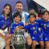 Imagen de Orgullosos: Anto Roccuzzo y Leo Messi celebraron el campeonato que Mateo ganó en la Academia del Inter Miami 