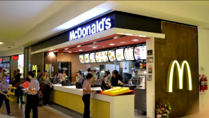 «Día histórico»: intiman a un McDonald’s en Neuquén por perseguir laboralmente a una delegada gremial