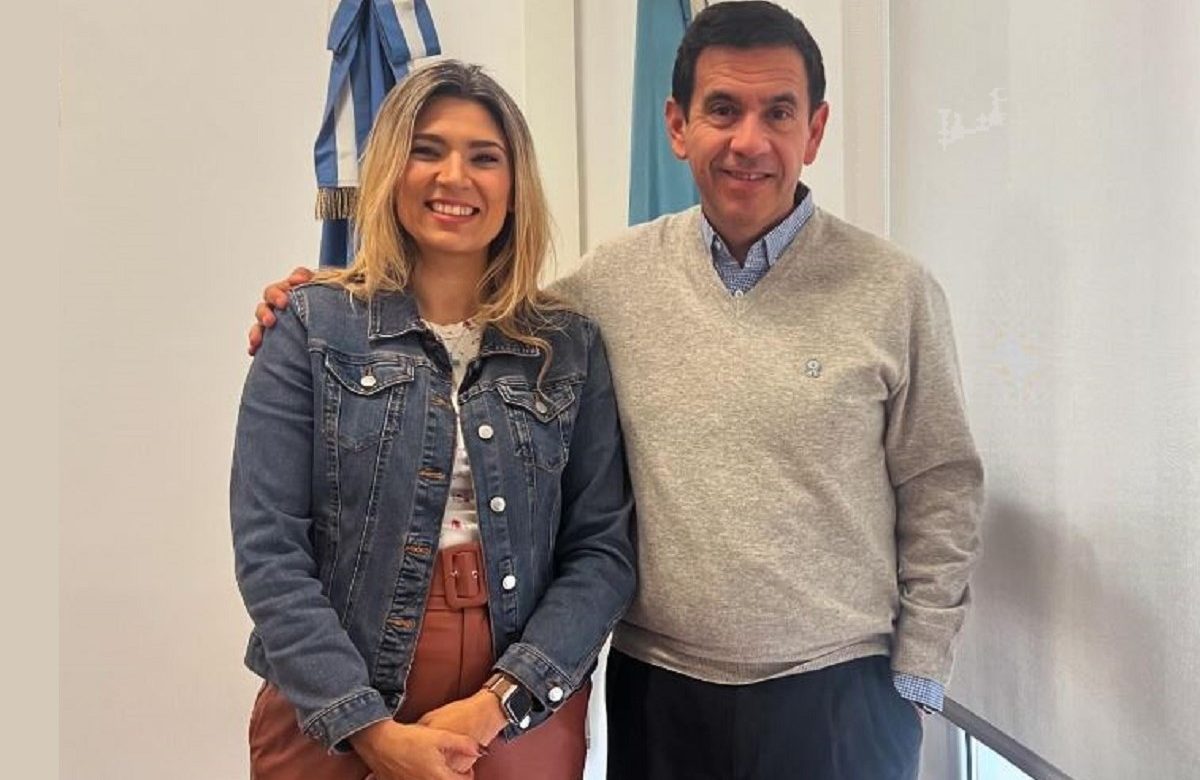 El actual jefe de Vialidad en Neuquén, Javier Cerda, junto a la diputada Nadia Márquez. Foto: gentileza.