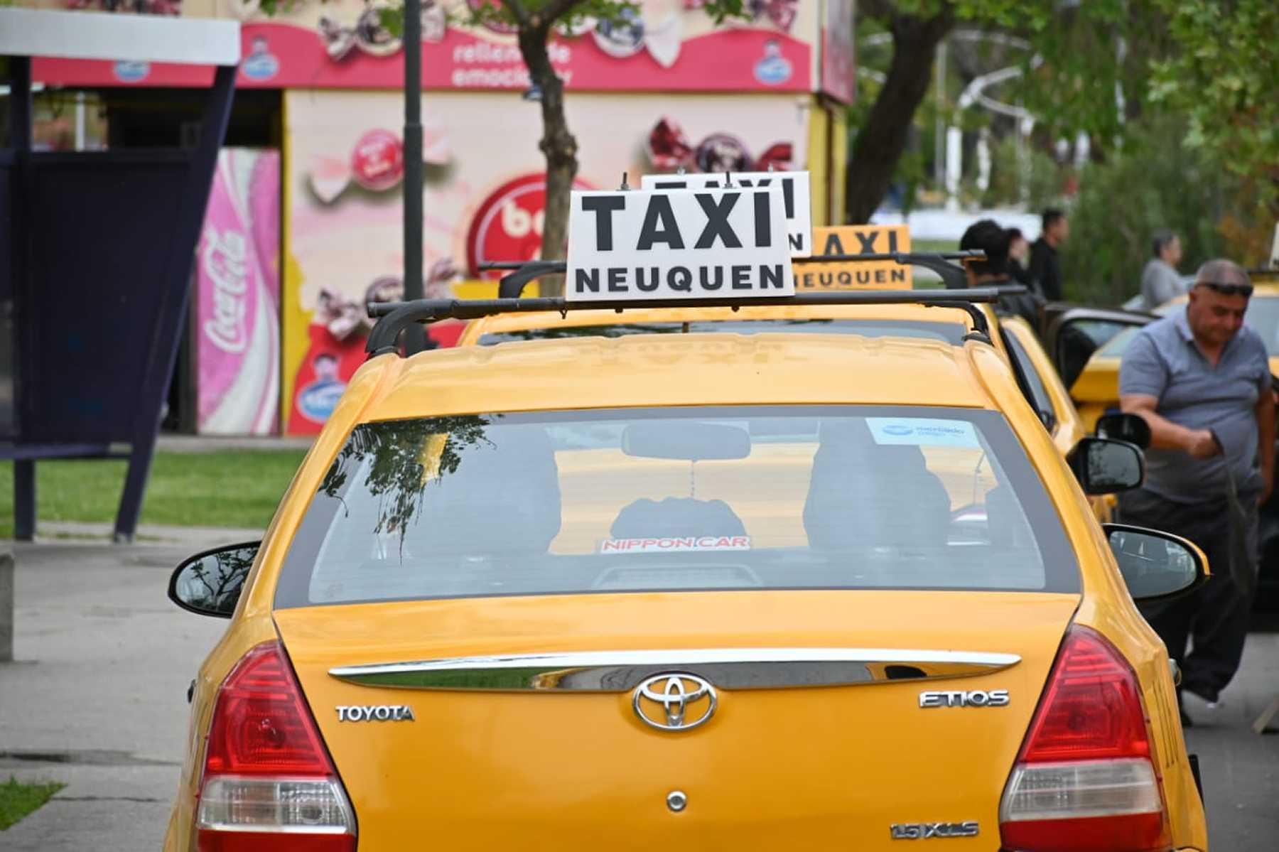 La nueva línea de crédito busca asegurar la renovación de los taxis en Neuquén. Foto Archivo Florencia Salto.