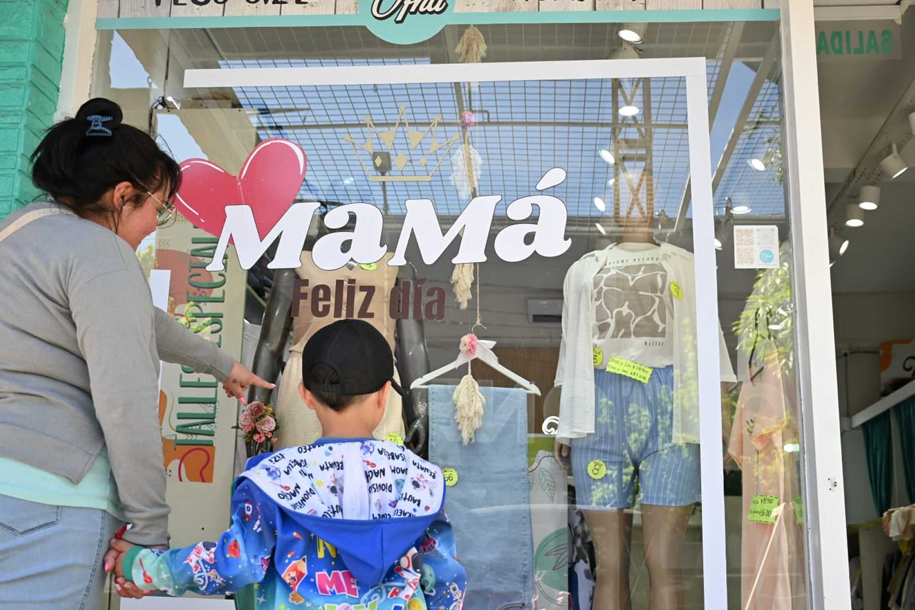 Los comercios preparan ofertas por el Día de la Madre. Foto: Florencia Salto