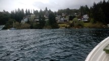 Imagen de Se hundió una lancha frente a Bariloche en el lago Nahuel Huapi: alerta por posible contaminación