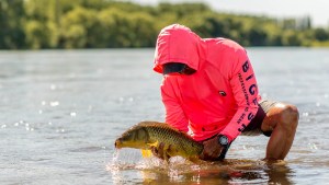 Explorá la pesca perfecta en Río Negro: carpas y truchas te esperan en lugares increíbles