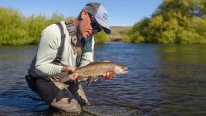 Ya están a la venta los permisos de pesca en Neuquén, Río Negro y Chubut: cuáles son los nuevos valores