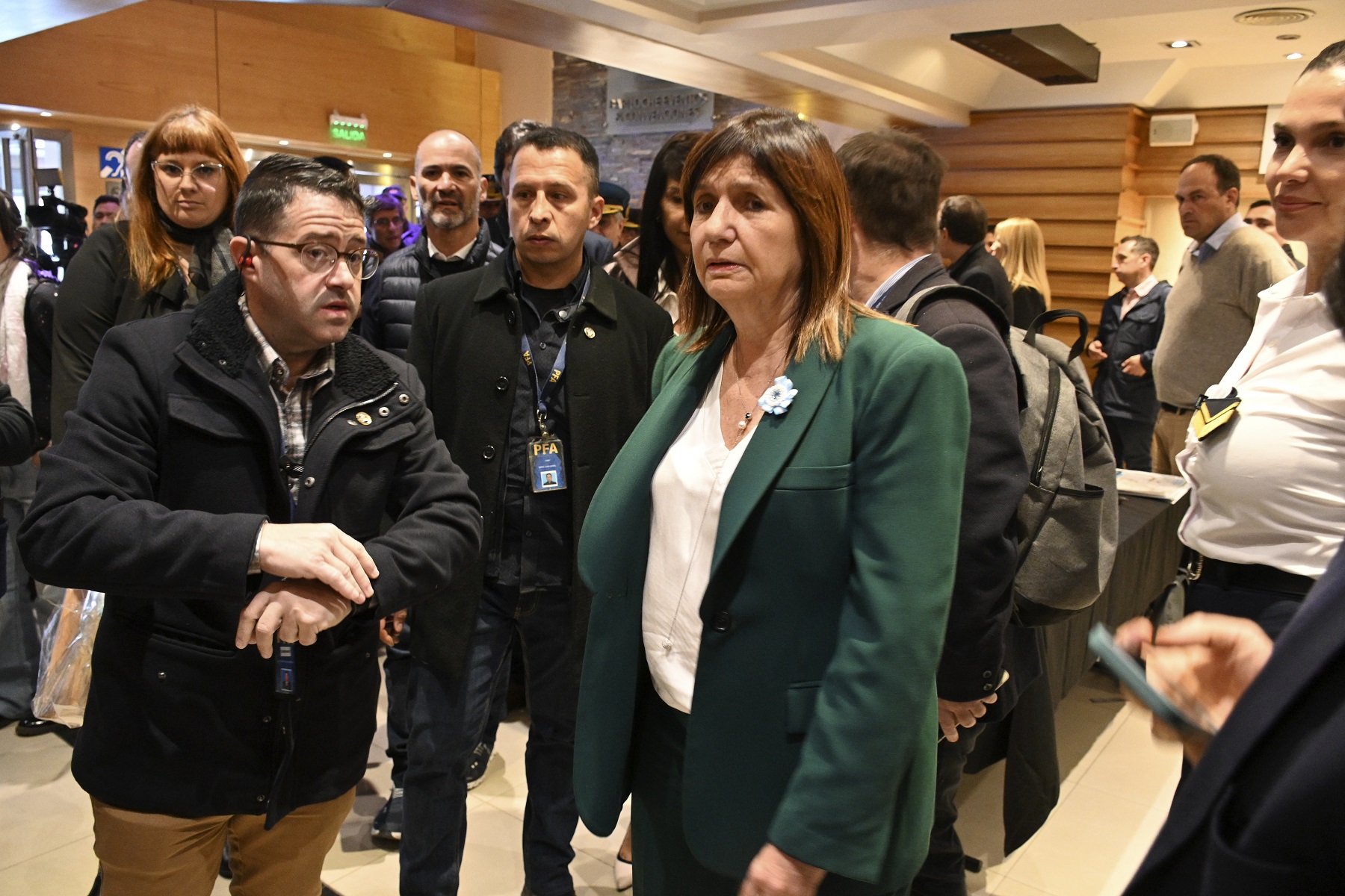 Bullrich a su llegada a Bariloche.