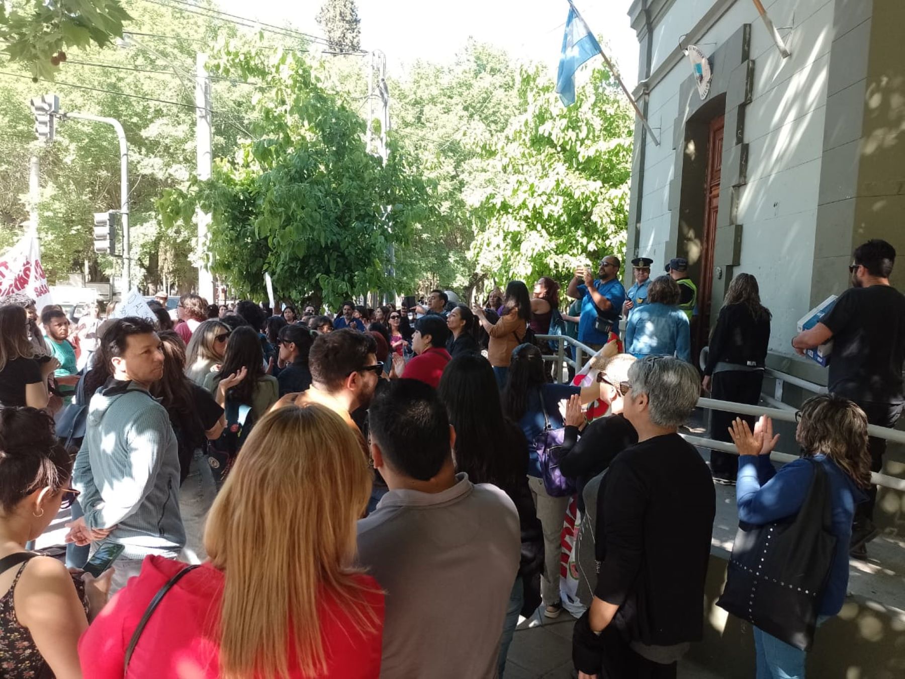 Trabajadores de Salud mantuvieron un corte en Casa de Gobierno de Neuquén. Foto: gentileza. 