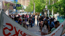 Imagen de Conferencia en Casa de Gobierno de Neuquén, este lunes: trabajadores de salud exigen recomposición salarial