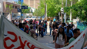 Conferencia en Casa de Gobierno de Neuquén, este lunes: trabajadores de salud exigen recomposición salarial