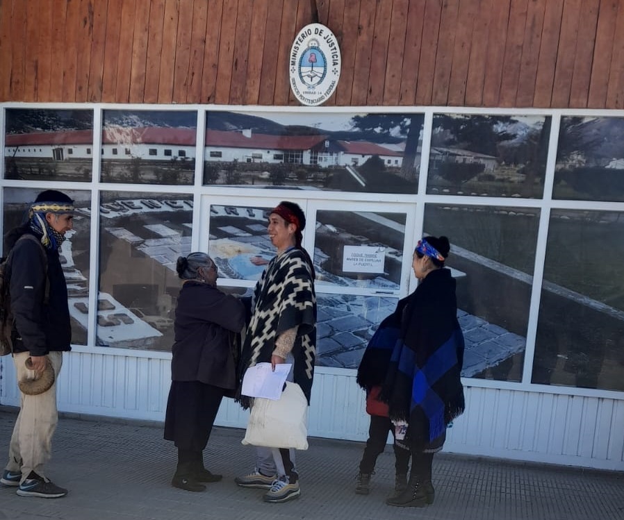 Matías Santana, integrante de la comunidad mapuche, salió del Penal Federal de Esquel este sábado. Gentileza
