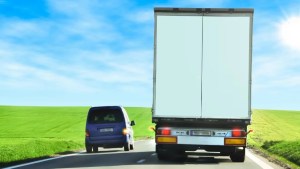 La seña desconocida por muchos automovilistas que los camioneros usan en la ruta y puede salvar una vida