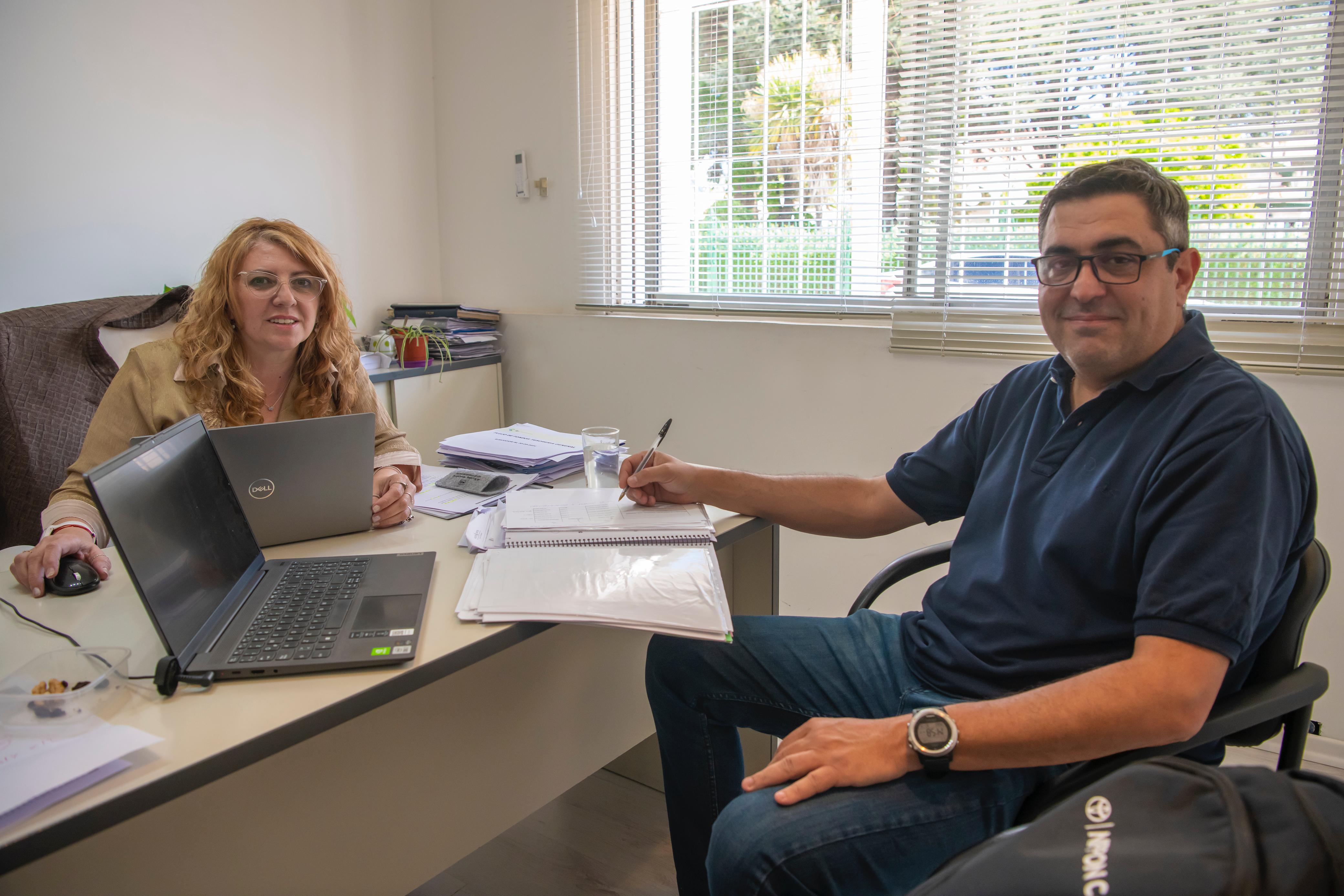 Demetrio Thalasselis, que asume hoy en la cartera sanitaria, analizó en la víspera reformas con la secretaria Tania Lastra. Foto Gentileza.