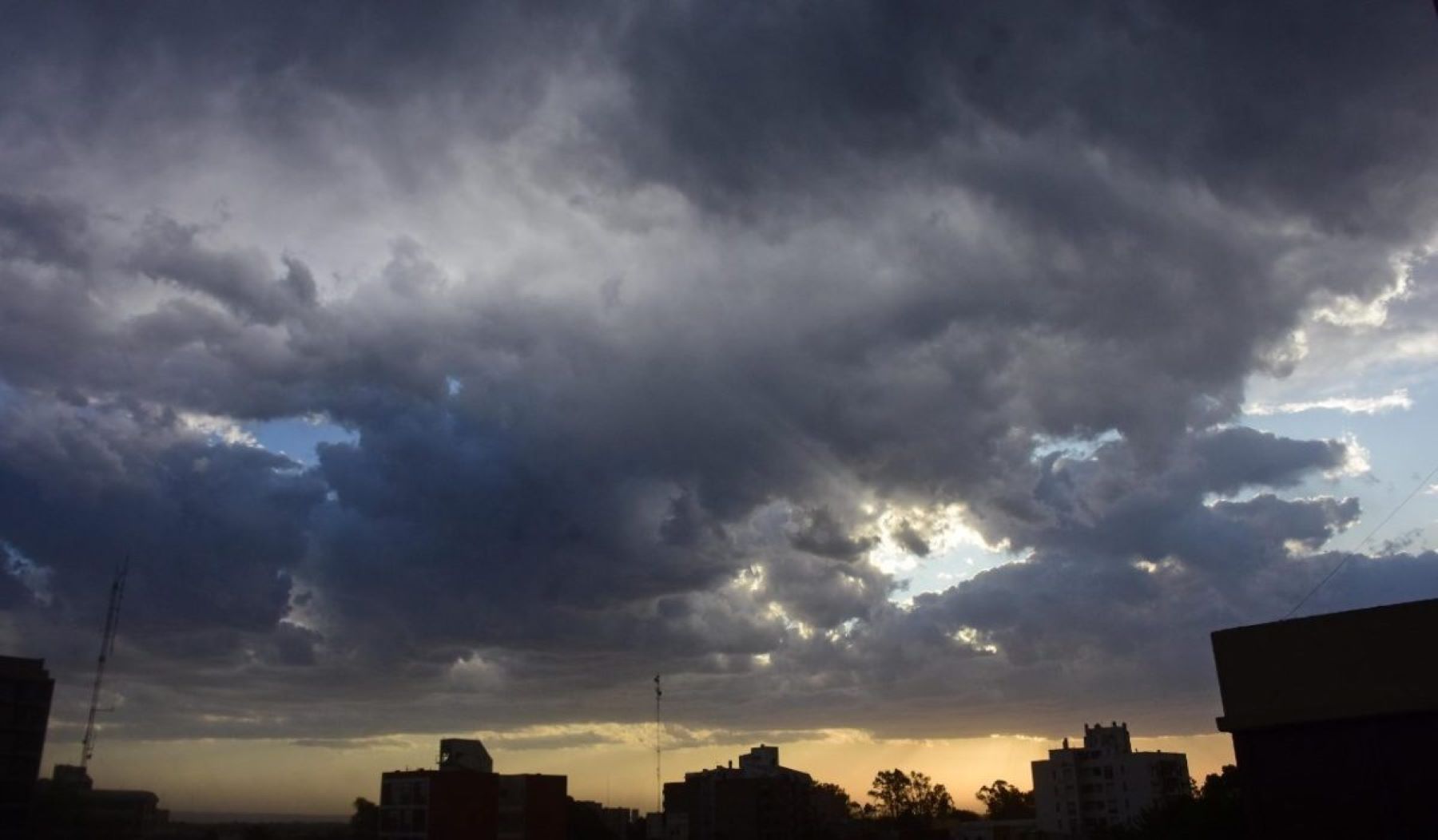 Hay alerta por tormentas en el este de Río Negro y con probabilidad de lluvias en el Alto Valle. Foto: Archivo Andrés Maripe. 