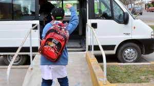 Educación explicó los problemas de transporte en las escuelas del Alto Valle: «Modo de extorsión»