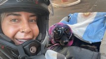 Imagen de Viaja con su perra en moto hasta Alaska: tras un accidente, necesita ir a Mendoza pero no puede ir en avión con ella